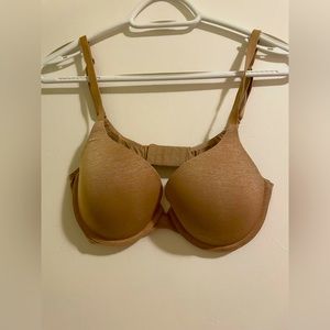 Victoria’s Secret 34D bra